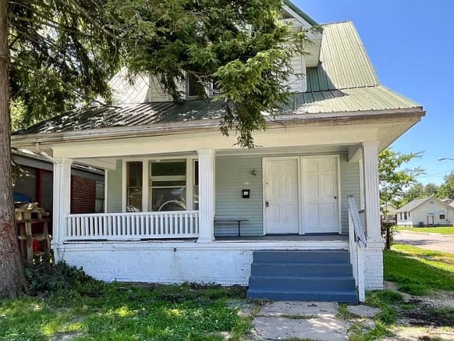 Linwood Ave, Evansville, IN 47713