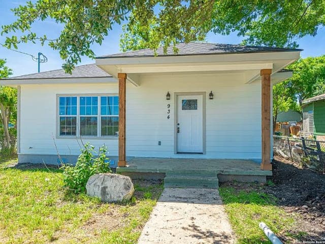 934 Sherman, San Antonio, TX 78202