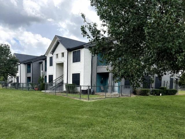 Lakeside Apartments