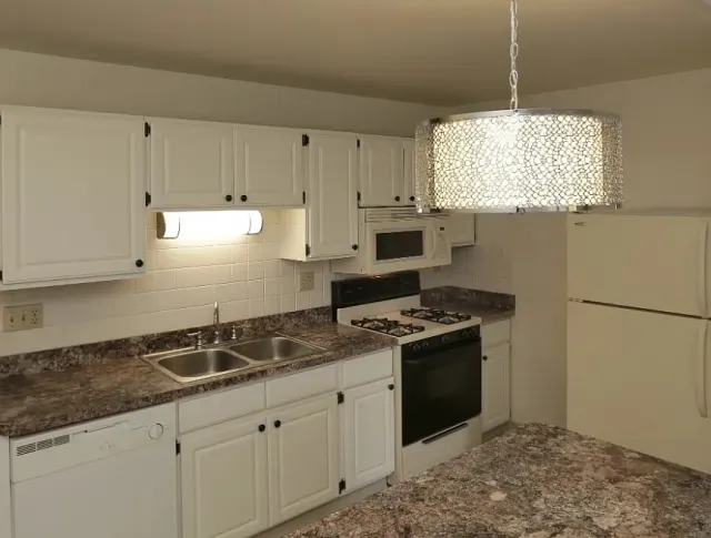Beautiful 3BR/1BA Apartment for Rent in Akron