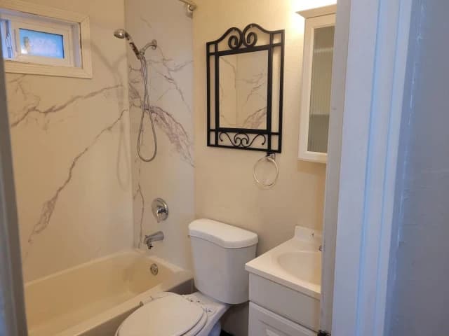 HOUSE 1 bed, 1 bath (Kelso, Washington)