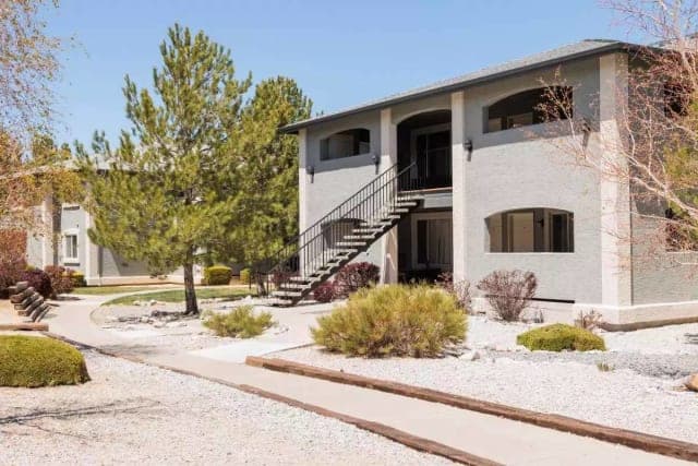 Pet-friendly 3 bed / 2 bath! Your dogs and cats are welcome!