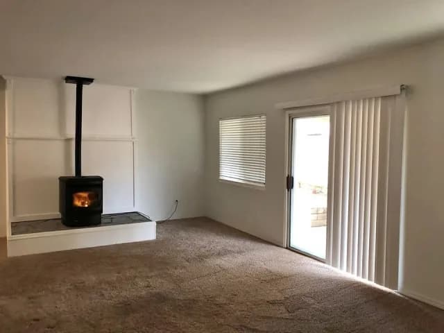 Private 2 Bed / 2 Bath House with Yard – Reno