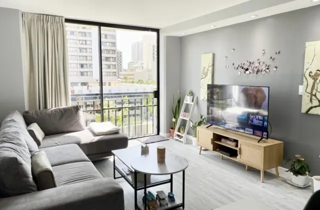 Modern 2-Bedroom Condo in Waikiki, Honolulu