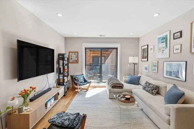 Stylish & Inviting Home for Rent in Chicago, Illinois