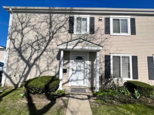 600 East Old Willow Rd, Prospect Heights, IL 60070