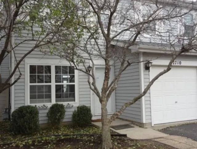 Beautifully Naperville Townhome